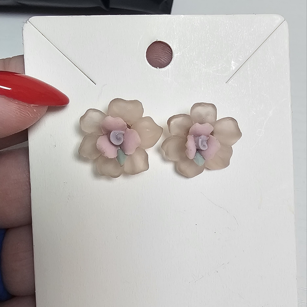 Floral Pink and Cream Earrings‎